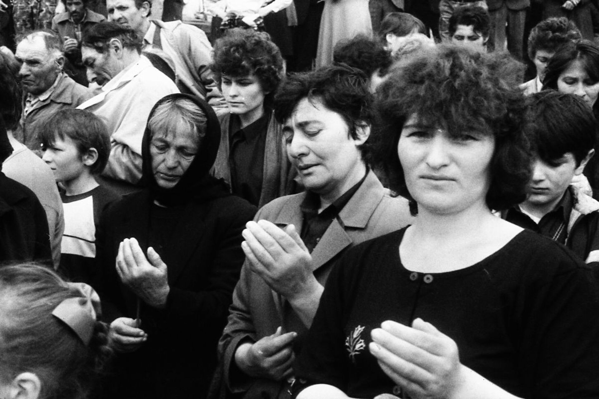 Годовщина Зарской трагедии,1990-е годы - Sputnik Южная Осетия, 1920, 11.08.2025