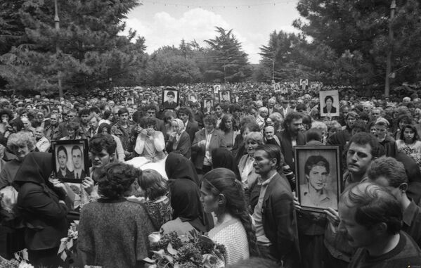 Похороны жертв Зарской трагедии - Sputnik Южная Осетия