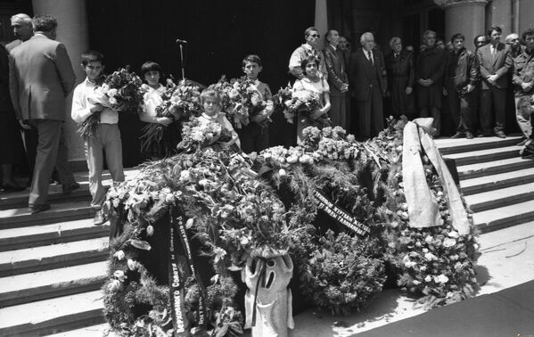 Похороны жертв Зарской трагедии - Sputnik Южная Осетия