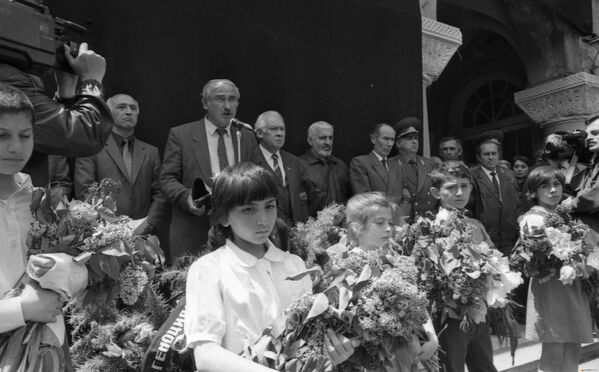 Похороны жертв Зарской трагедии. - Sputnik Южная Осетия