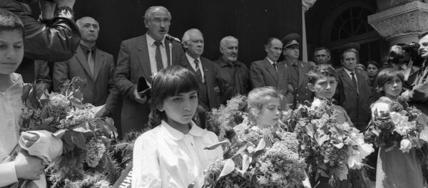 Похороны жертв Зарской трагедии. Похороны жертв Зарской трагедии. - Sputnik Южная Осетия