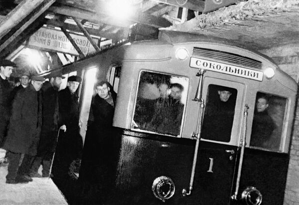 Первый поезд Московского метро во время пробного рейса - Sputnik Южная Осетия