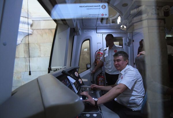 Машинисты поезда Москва на параде поездов Московского метро - Sputnik Южная Осетия