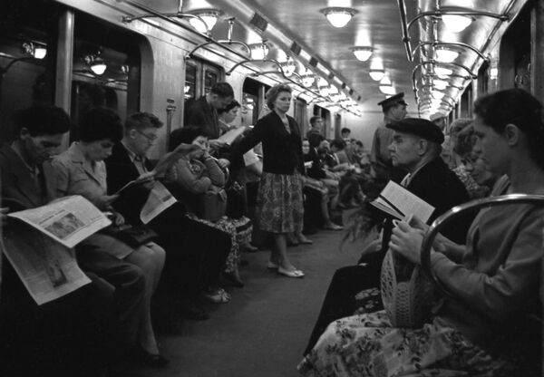 Пассажиры московского метрополитена, 1964 год - Sputnik Южная Осетия