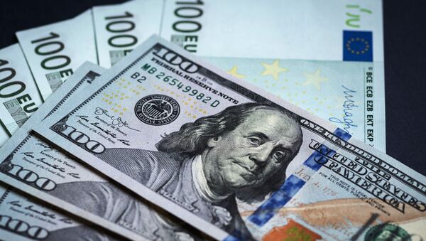 Денежные купюры: евро и доллары - Sputnik Южная Осетия