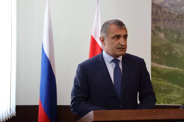 Бибилов похвалил чекистов за борьбу и с внешним врагом, и с коронавирусом Бибилов похвалил чекистов за борьбу и с внешним врагом, и с коронавирусом - Sputnik Южная Осетия
