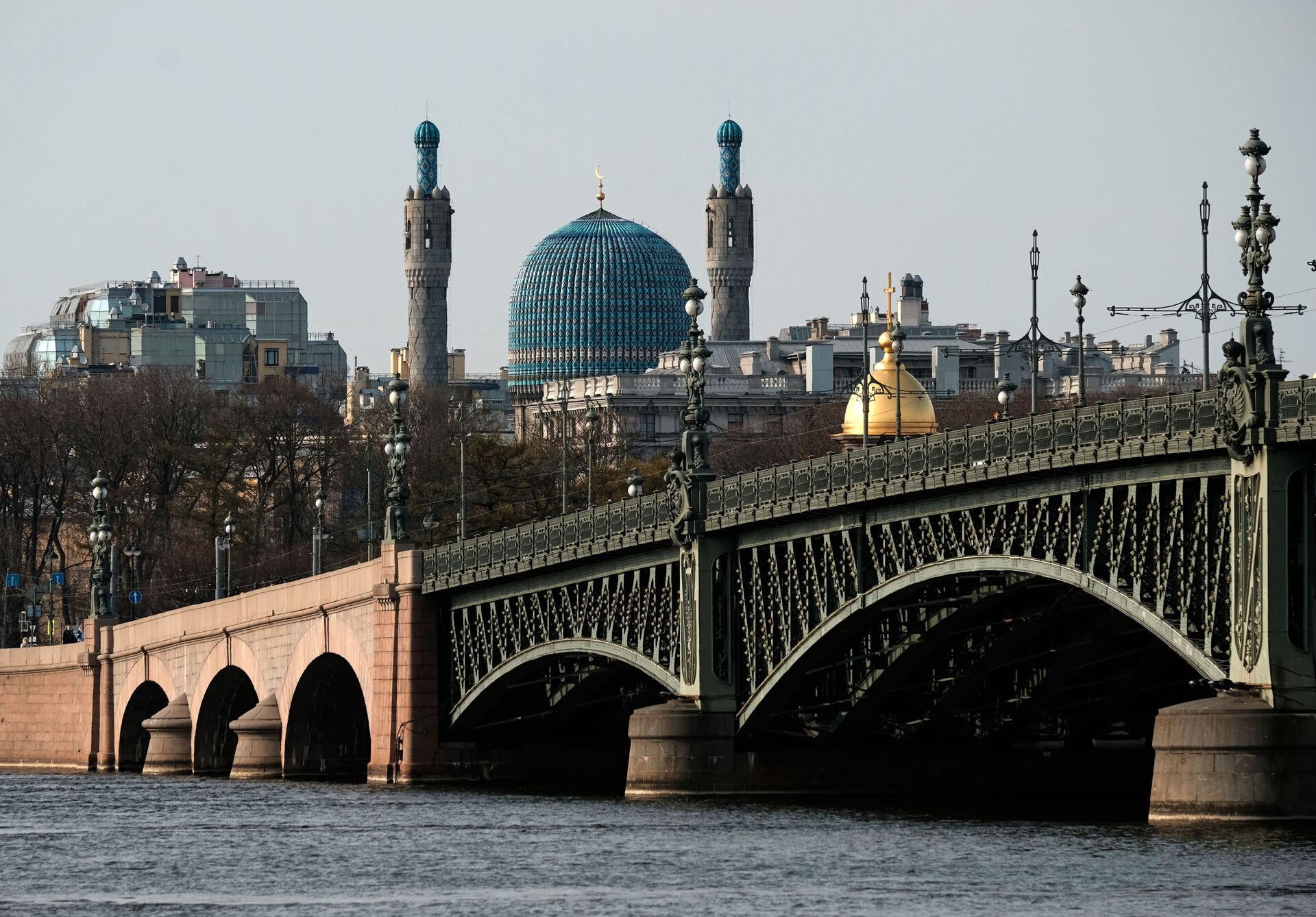 Вид на Троицкий мост и Соборную мечеть в Санкт-Петербурге.  - Sputnik Южная Осетия, 1920, 28.05.2022