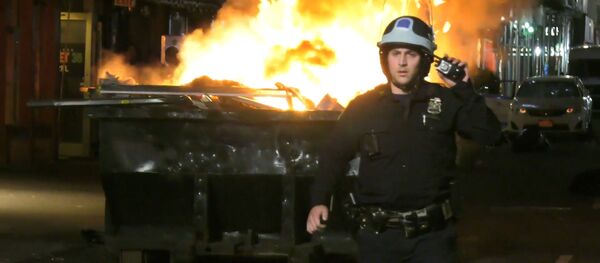 Протестующие в центре Нью-Йорка устроили погромы - Sputnik Южная Осетия