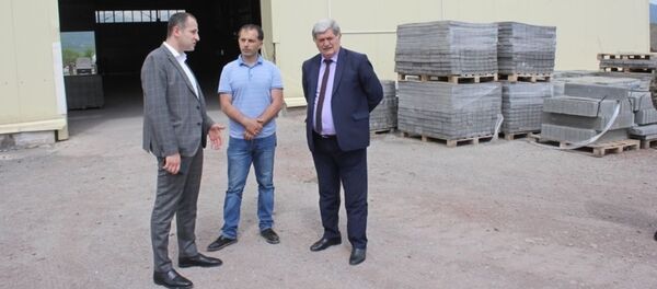 Премьер Южной Осетии проинспектировал Завод строительных материалов Премьер Южной Осетии проинспектировал Завод строительных материалов - Sputnik Южная Осетия