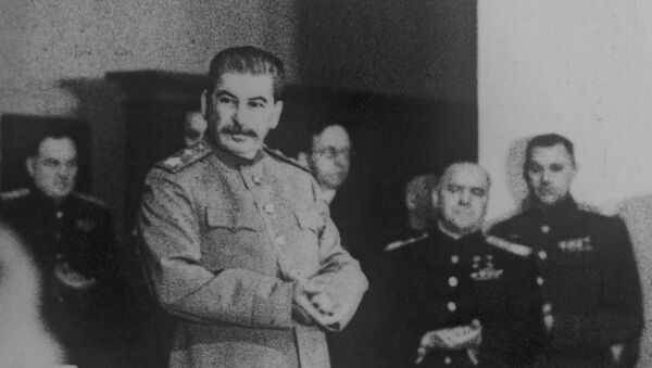Иосиф Сталин и Георгий Жуков (справа)  - Sputnik Южная Осетия