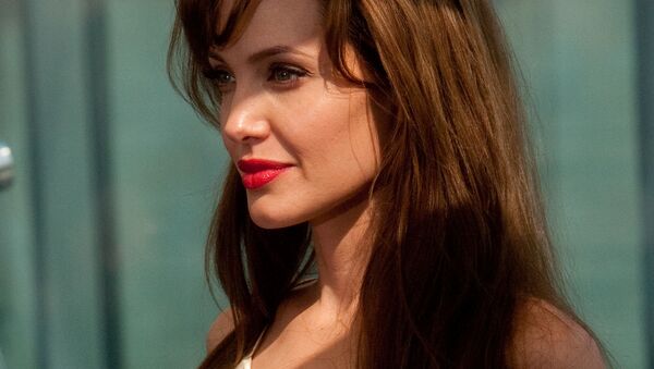 Американская актриса Анджелина Джоли во время фотосессии на крыше гостиницы Ритц-Карлтон - Sputnik Южная Осетия