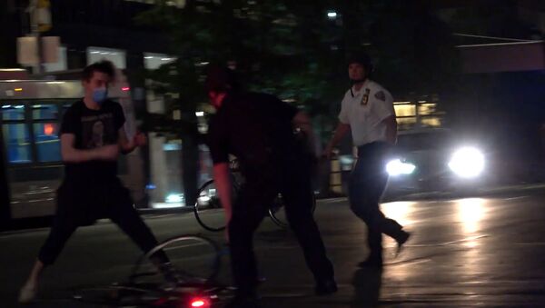 В Нью-Йорке полиция арестовала десятки человек во время акции протеста - Sputnik Южная Осетия