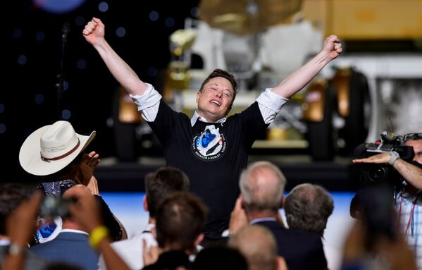 Основатель SpaceX  Илон Маск после запуска ракеты Falcon 9 - Sputnik Южная Осетия