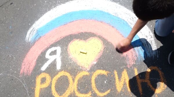 Флаг, береза и матрешка: как дети Южной Осетии поздравили россиян с Днем России - Sputnik Южная Осетия