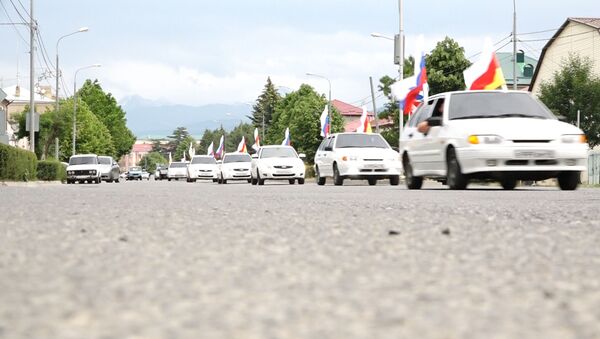 Автопробег в честь Дня России: как отмечали праздник в Цхинвале - Sputnik Южная Осетия