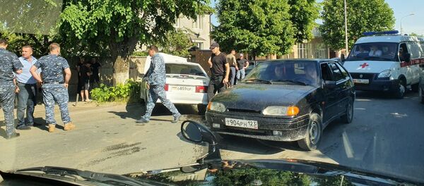 В центре Цхинвала столкнулись три автомобиля В центре Цхинвала столкнулись три автомобиля - Sputnik Южная Осетия