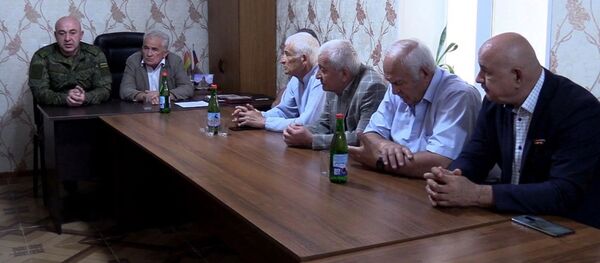 Министр обороны РЮО наградил ветеранов боевых действий ведомственными медалями Министр обороны РЮО наградил ветеранов боевых действий ведомственными медалями - Sputnik Южная Осетия