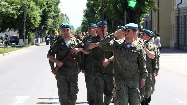 Курсанты Рязанского училища ВДВ из Южной Осетии на репетиции парада в Цхинвале - Sputnik Южная Осетия