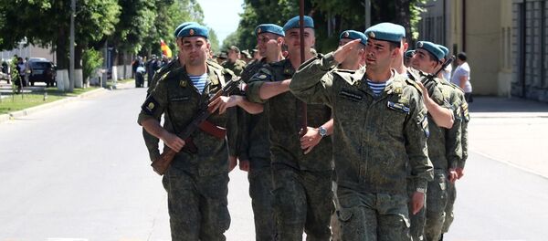 Курсанты Рязанского училища ВДВ из Южной Осетии на репетиции парада в Цхинвале Курсанты Рязанского училища ВДВ из Южной Осетии на репетиции парада в Цхинвале - Sputnik Южная Осетия