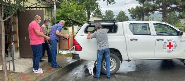 Красный Крест передал средства защиты медикам Южной Осетии Красный Крест передал средства защиты медикам Южной Осетии - Sputnik Южная Осетия