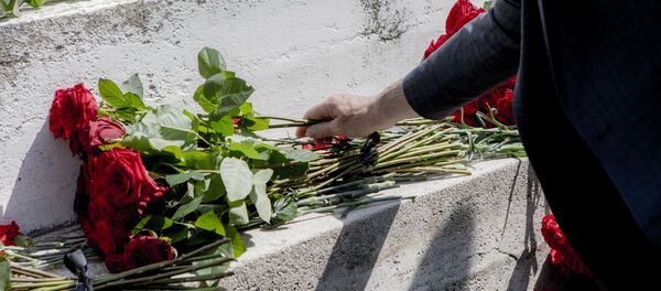 Возложение цветов к памятнику 13 коммунарам - Sputnik Южная Осетия