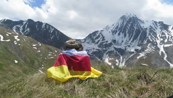 Восхождение к перевалу Сба в память о жертвах геноцида - Sputnik Южная Осетия