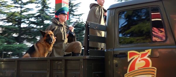 Как военные Южной Осетии репетировали Парад Победы - видео Как военные Южной Осетии репетировали Парад Победы - видео - Sputnik Южная Осетия