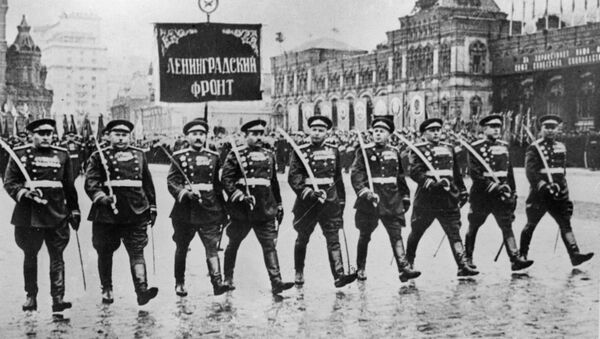 Церемониальный марш сводных полков фронтов на Красной площади 24 июня 1945 года - Sputnik Южная Осетия