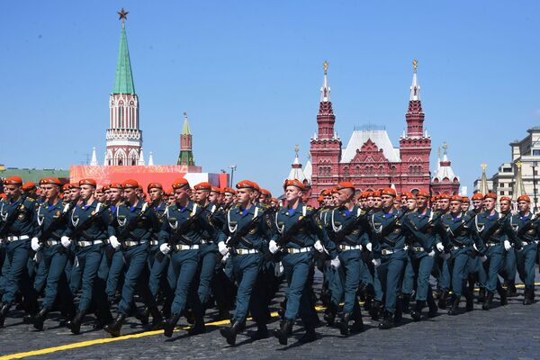Военнослужащие парадных расчетов во время военного парада Победы на Красной площади - Sputnik Южная Осетия