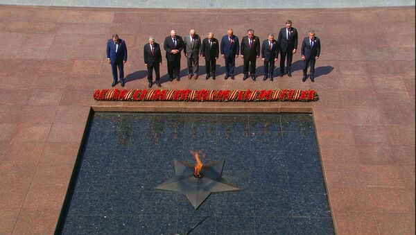 Владимир Путин с зарубежными лидерами возложил цветы к Могиле Неизвестного Солдата в Москве - Sputnik Южная Осетия