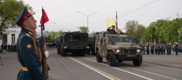 Во Владикавказе прошел парад Победы с привлечением военной техники и авиации ЮВО - Sputnik Южная Осетия