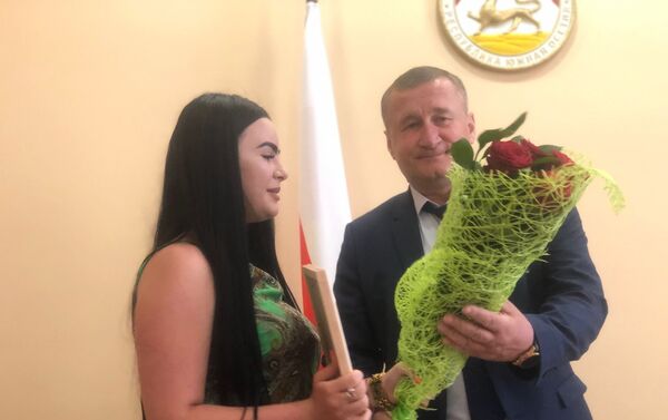 Спикер парламента Южной Осетии наградил молодежную организацию Единая Алания - Sputnik Южная Осетия
