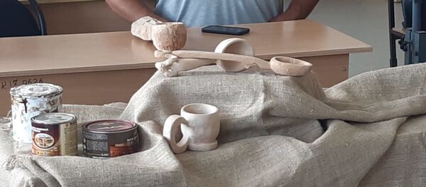 Колледж в Цхинвале подготовил первый выпуск мастеров резьбы по дереву Колледж в Цхинвале подготовил первый выпуск мастеров резьбы по дереву - Sputnik Южная Осетия