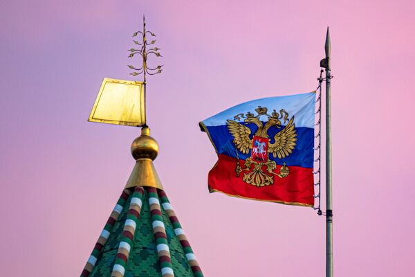 Шпиль Сенатской башни Кремля и штандарт президента РФ на Сенатском дворце - Sputnik Южная Осетия