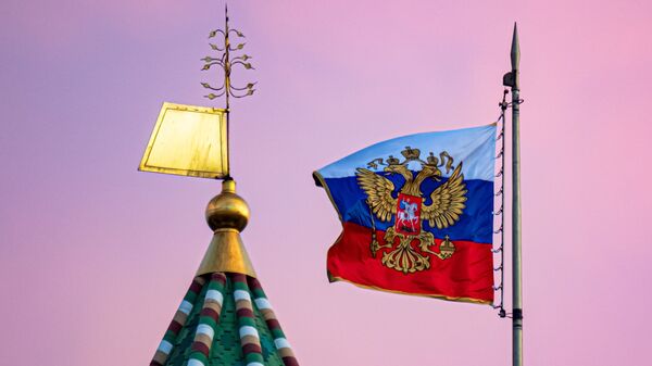 Шпиль Сенатской башни Кремля и штандарт президента РФ на Сенатском дворце - Sputnik Южная Осетия