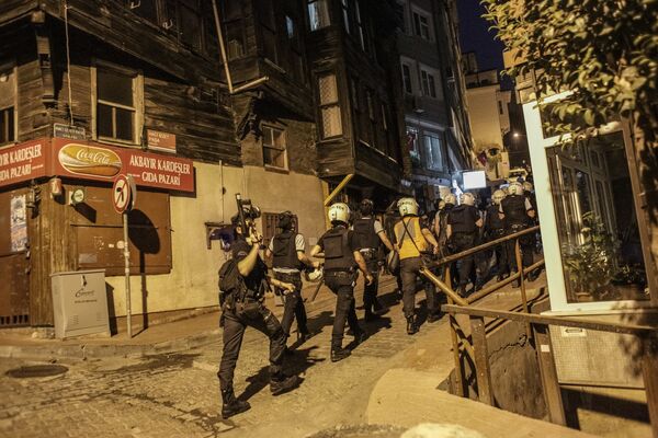 Столкновения протестующих и полиции в Турции - Sputnik Южная Осетия