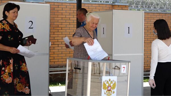 На голосование как на праздник. Как в Цхинвале голосуют по поправкам в Конституцию РФ - Sputnik Южная Осетия