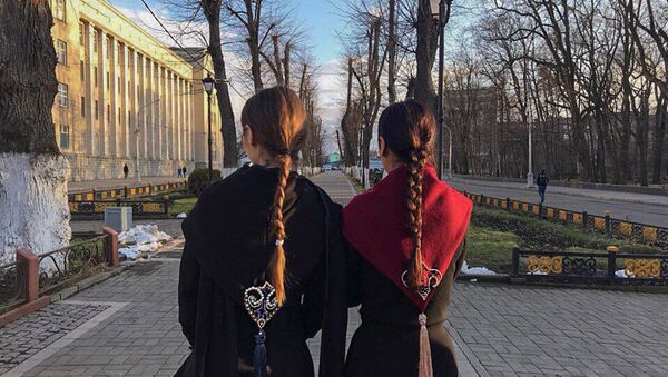 Девушки в национальных костюмах - Sputnik Южная Осетия