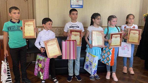 Глава Дзауского района принял победителей онлайн фестиваля  по хореографии - Sputnik Южная Осетия