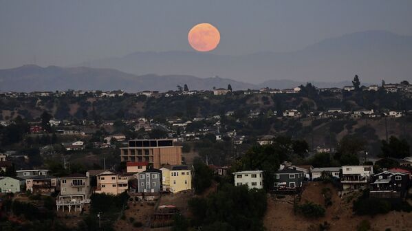 Полная луна в Лос-Анджелесе  - Sputnik Южная Осетия
