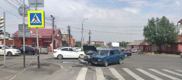 В ДТП на ул. Мамсурова во Владикавказе пострадали трое детей  В ДТП на ул. Мамсурова во Владикавказе пострадали трое детей  - Sputnik Южная Осетия
