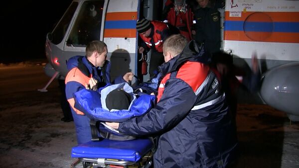 Спасатели на Ми-8 забрали с базы геологов пострадавшего на перевале Дятлова - Sputnik Южная Осетия