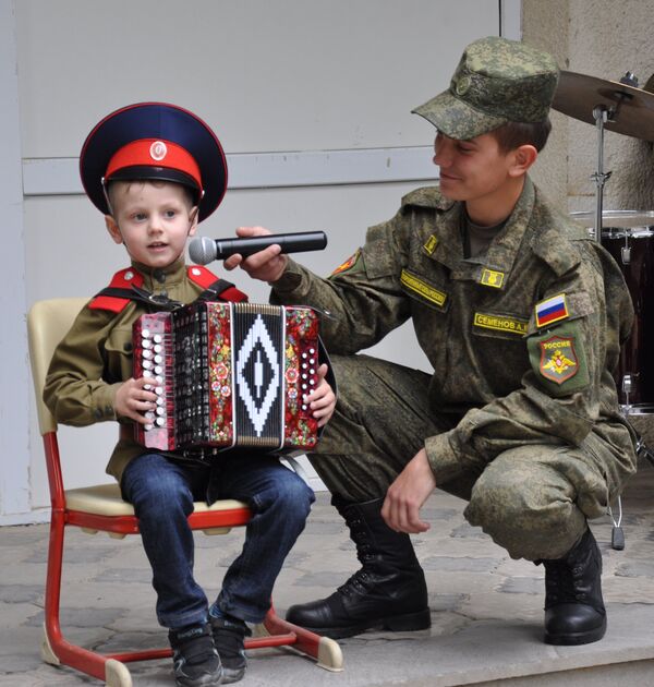 Поздравление пограничникам от юного артиста - Sputnik Южная Осетия