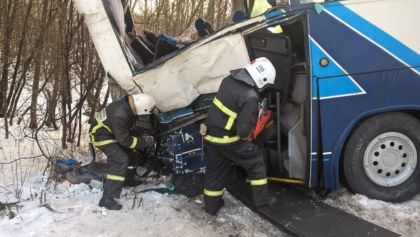 В Ленинградской области туристический автобус столкнулся с грузовиком - Sputnik Южная Осетия