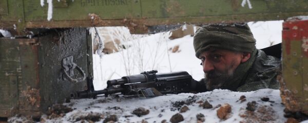 Бойцы ополчения ДНР на линии разграничения Бойцы ополчения ДНР на линии разграничения - Sputnik Южная Осетия