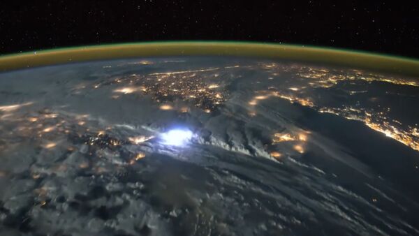 Молнии над Земным шаром, или Как выглядит гроза из космоса - Sputnik Южная Осетия