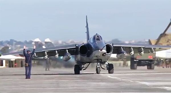 Боевая работа российских Су-25 с АвБ Хмеймим в сопровождении сирийских МиГ-29 - Sputnik Южная Осетия