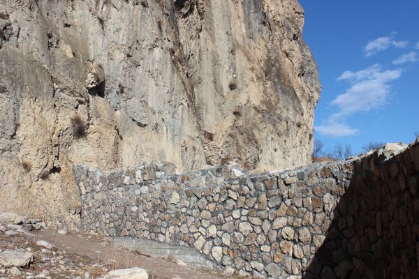 Забор возле Дзивгисской крепости - Sputnik Южная Осетия