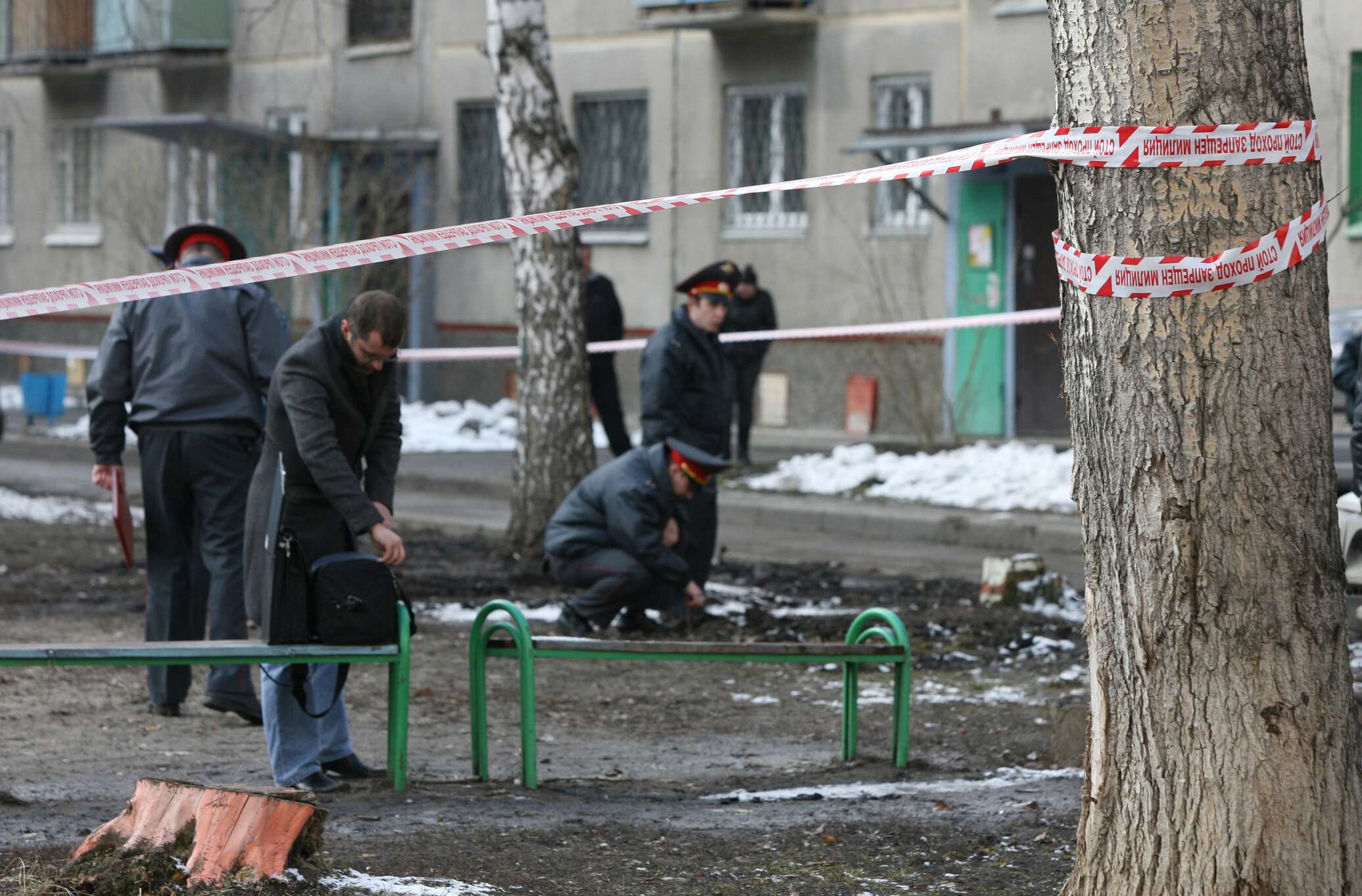 Убей место. Оцепление места происшествия. Опергруппа на месте преступления.