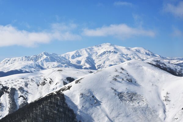 Рельеф Южной Осетии горный. Высшая точка республики — гора Халаца, 3.938 метров. - Sputnik Южная Осетия